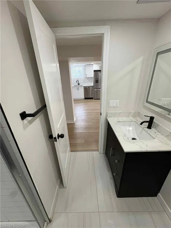 28 Victor Boulevard, #LOWER