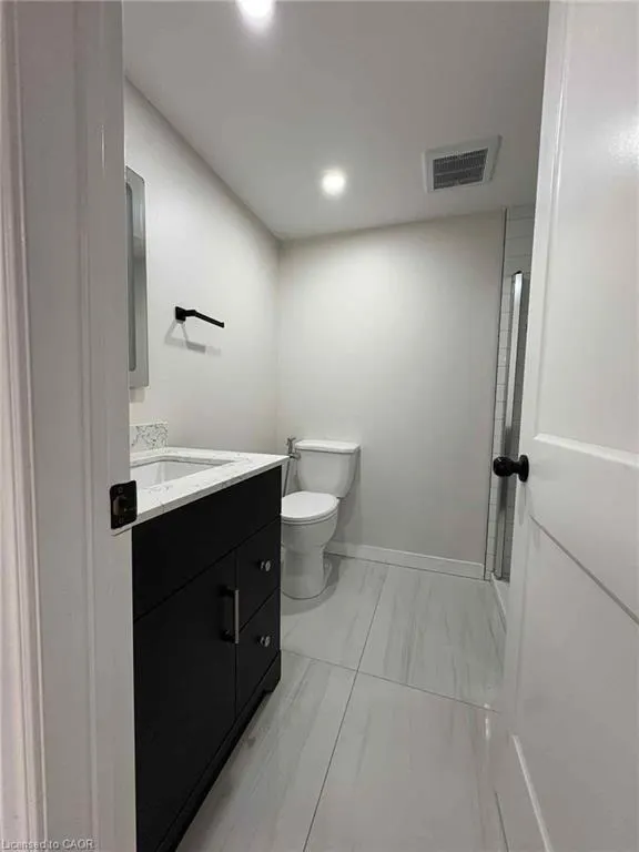 28 Victor Boulevard, #LOWER