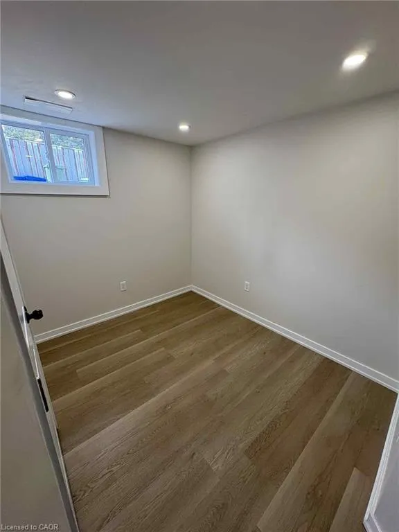 28 Victor Boulevard, #LOWER