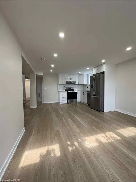28 Victor Boulevard, #LOWER