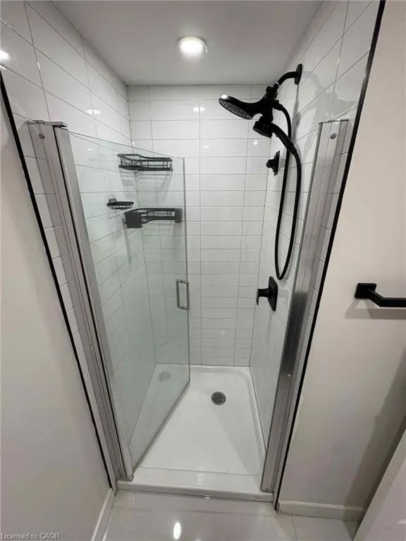 28 Victor Boulevard, #LOWER