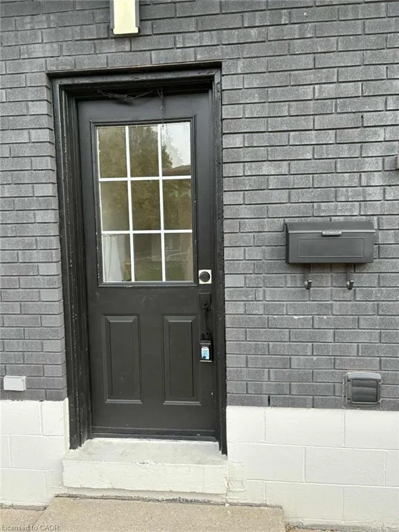 28 Victor Boulevard, #LOWER