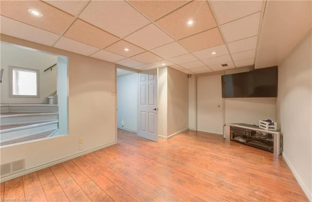 276 Laurentian Drive