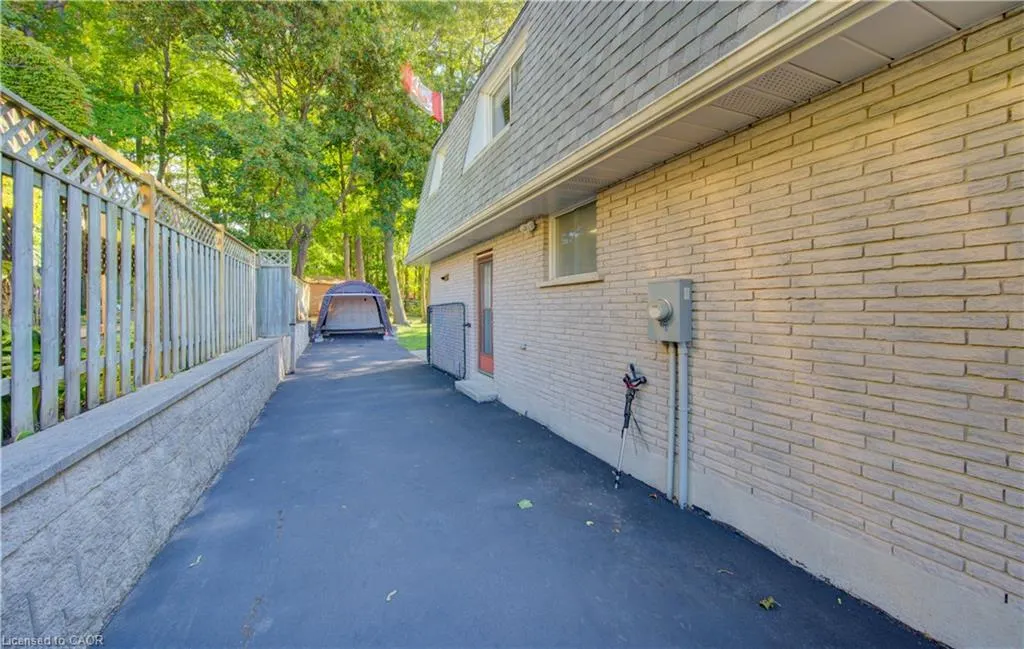 276 Laurentian Drive