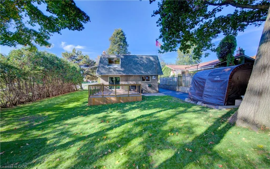 276 Laurentian Drive