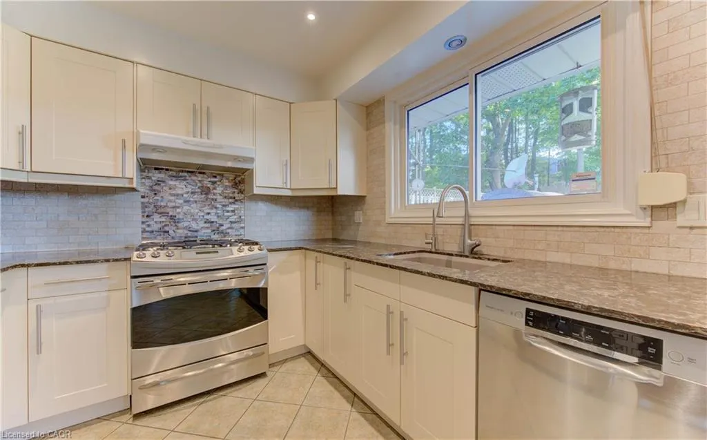276 Laurentian Drive