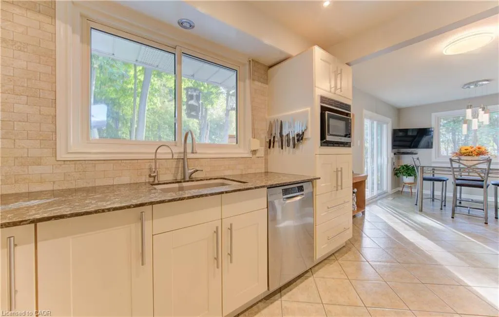 276 Laurentian Drive