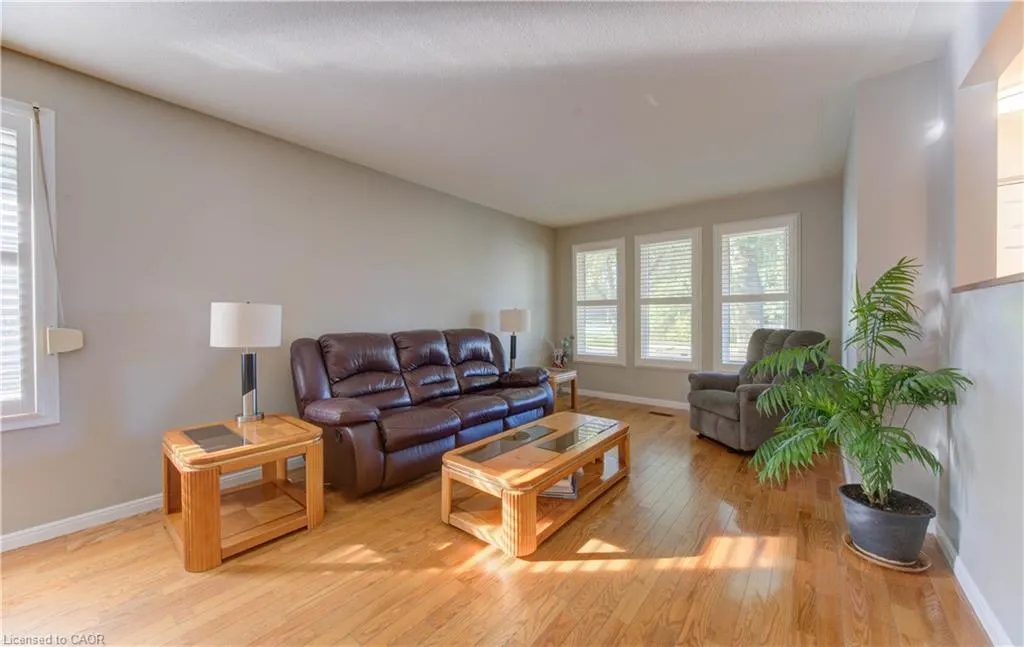 276 Laurentian Drive