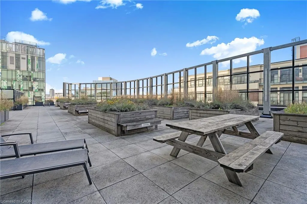 1 Victoria Street S, #1804