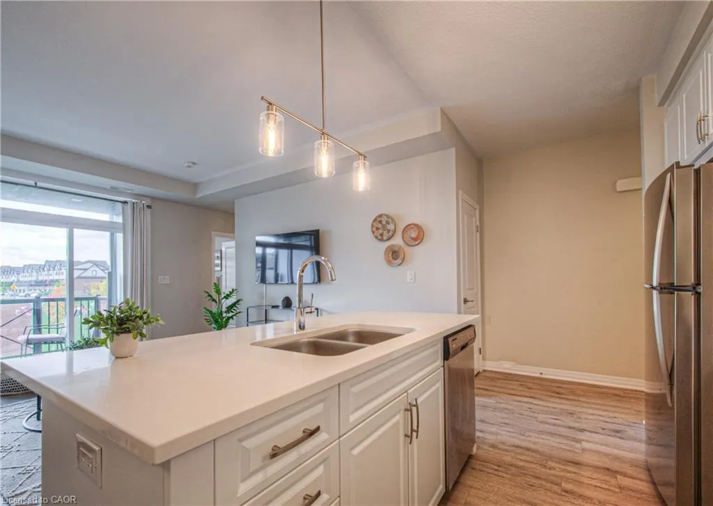 155 Thomas Slee Drive, #1F