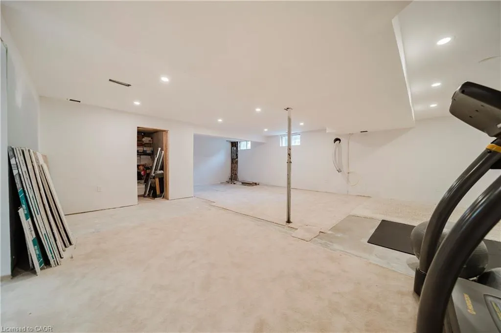 1099 Henry Street