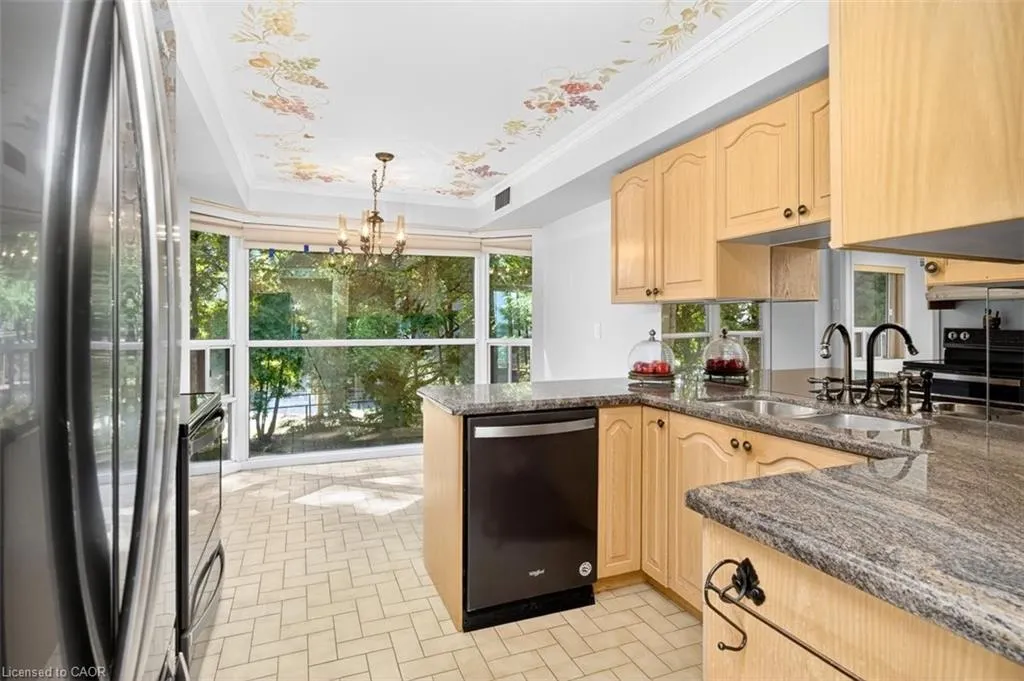 2210 Lakeshore Road, #203