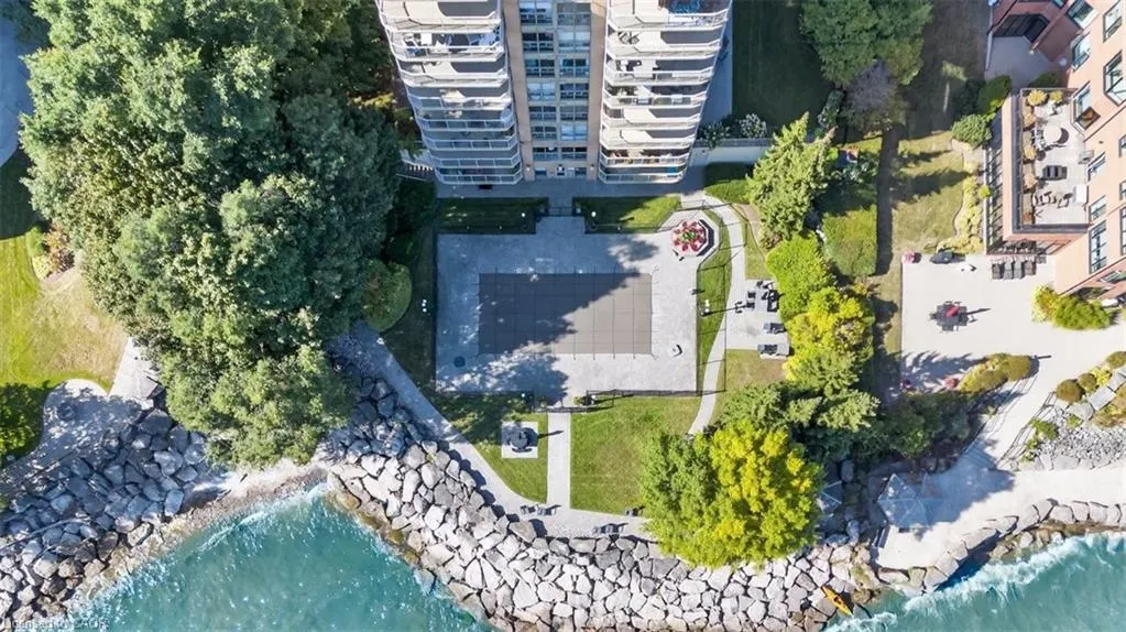 2210 Lakeshore Road, #203