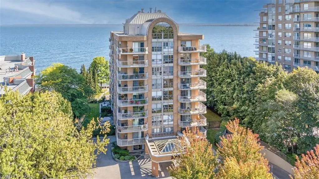 2210 Lakeshore Road, #203