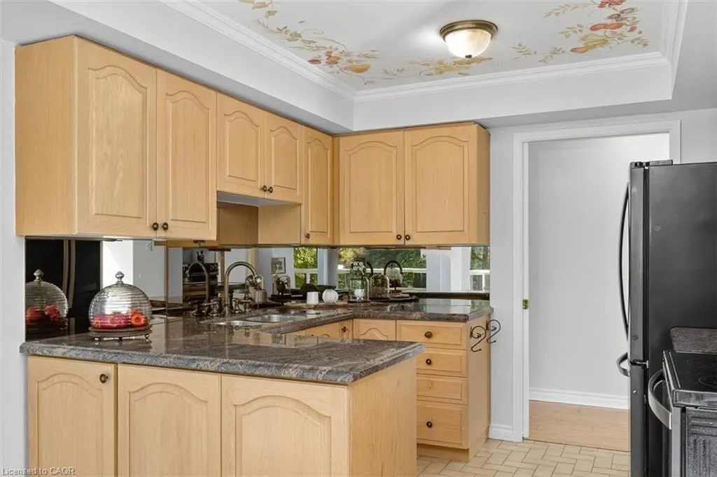 2210 Lakeshore Road, #203