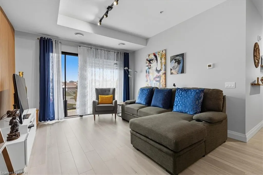 5 Wake Robin Drive, #304