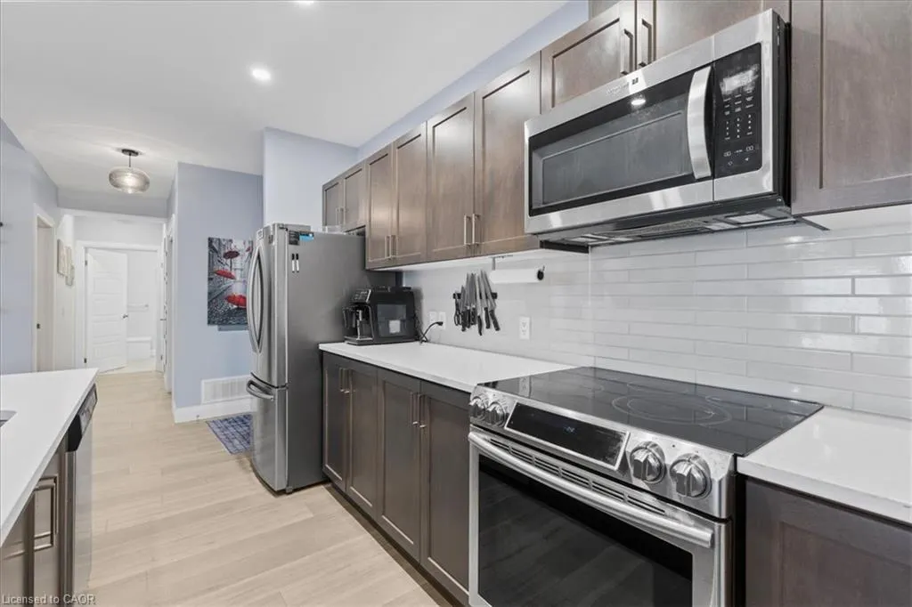 5 Wake Robin Drive, #304