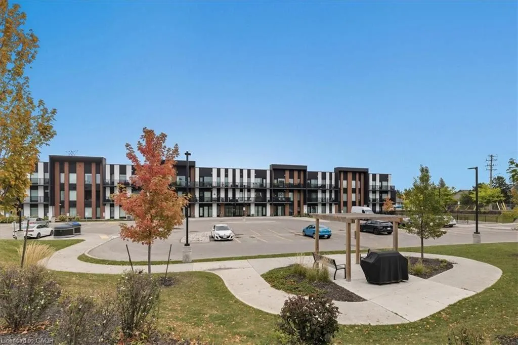 5 Wake Robin Drive, #304