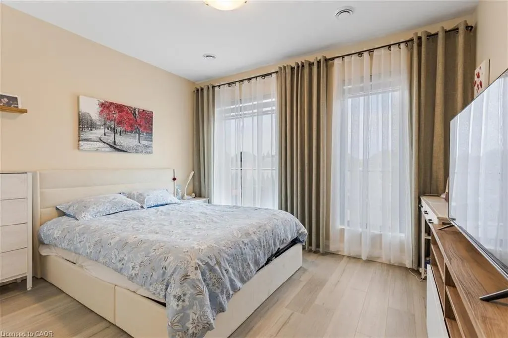 5 Wake Robin Drive, #304