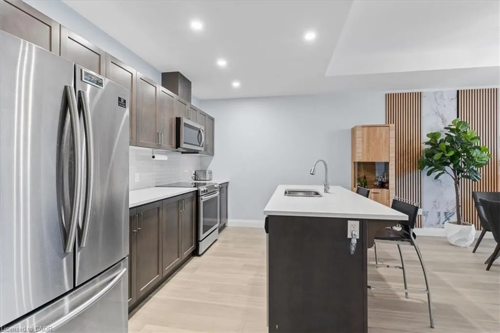 5 Wake Robin Drive, #304