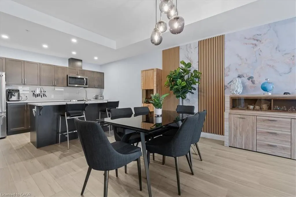 5 Wake Robin Drive, #304