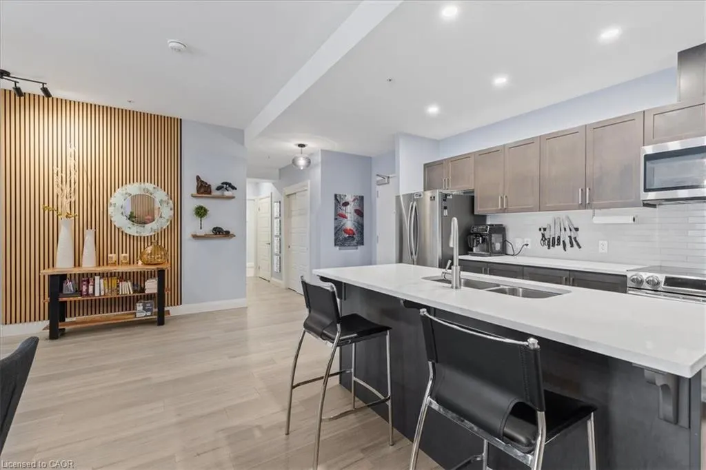 5 Wake Robin Drive, #304