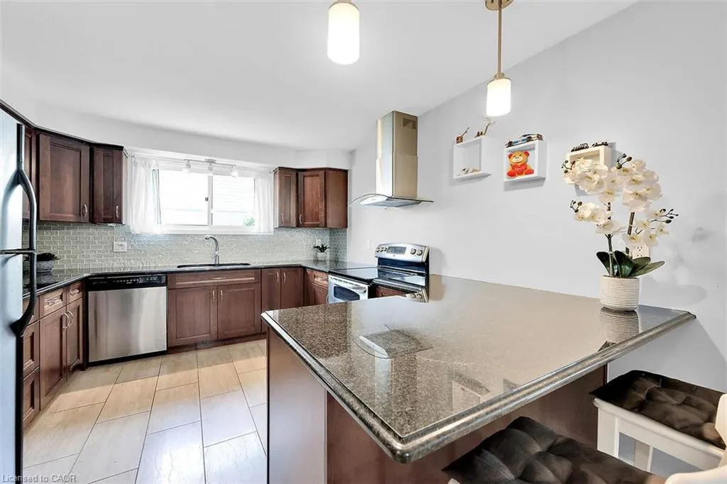4 Bing Crescent