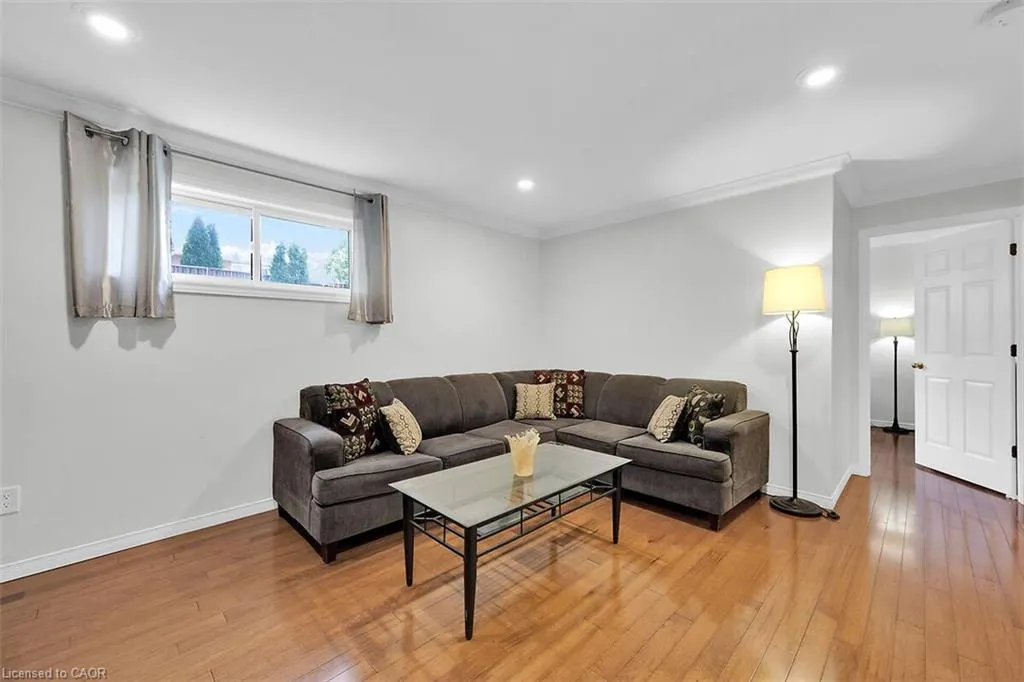 4 Bing Crescent