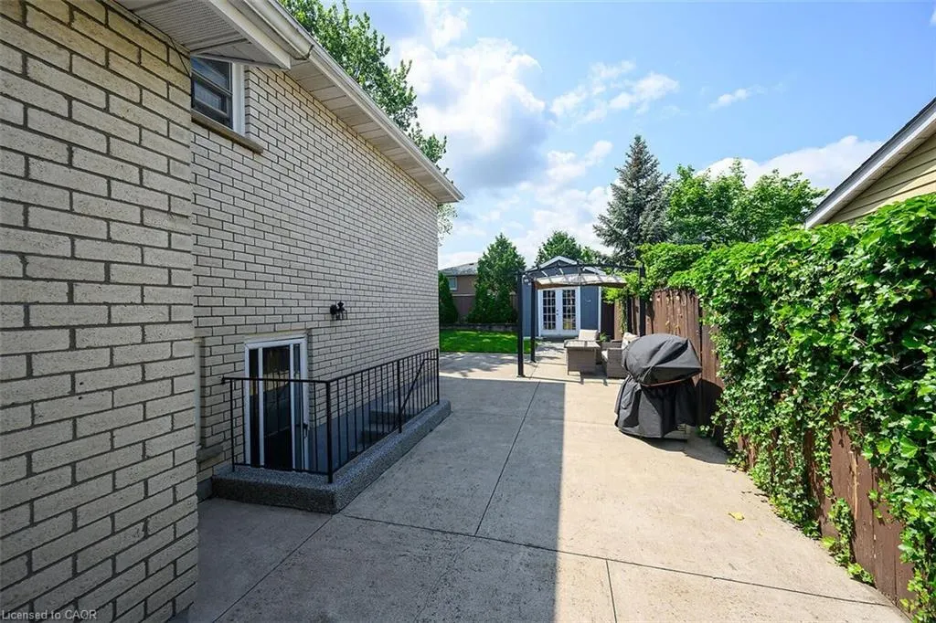 4 Bing Crescent