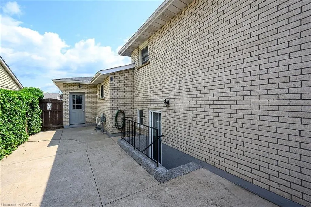 4 Bing Crescent