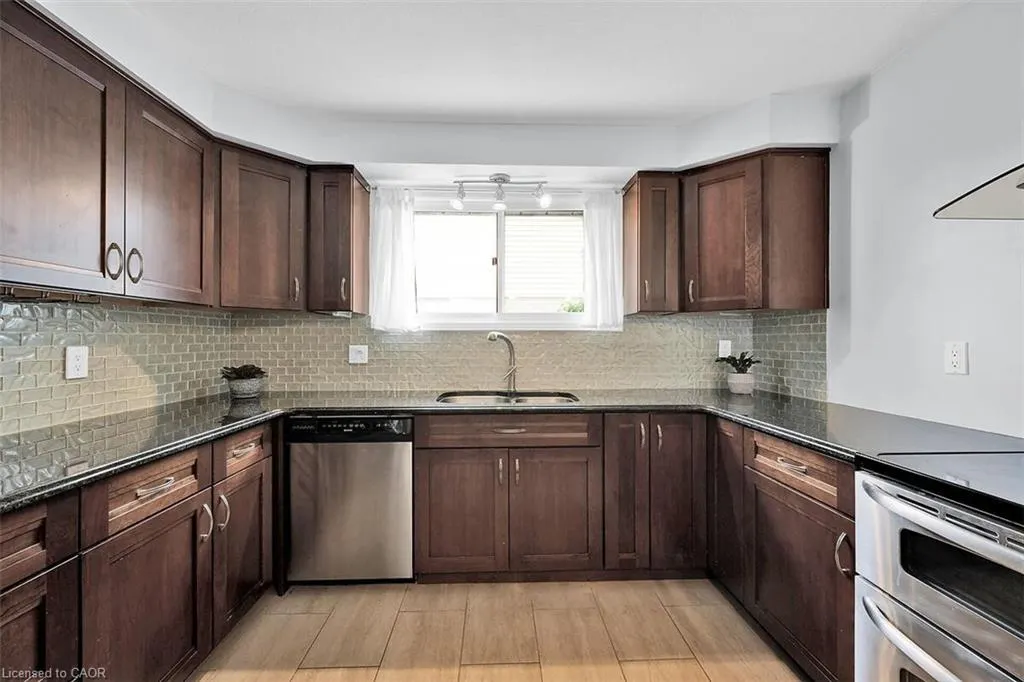 4 Bing Crescent