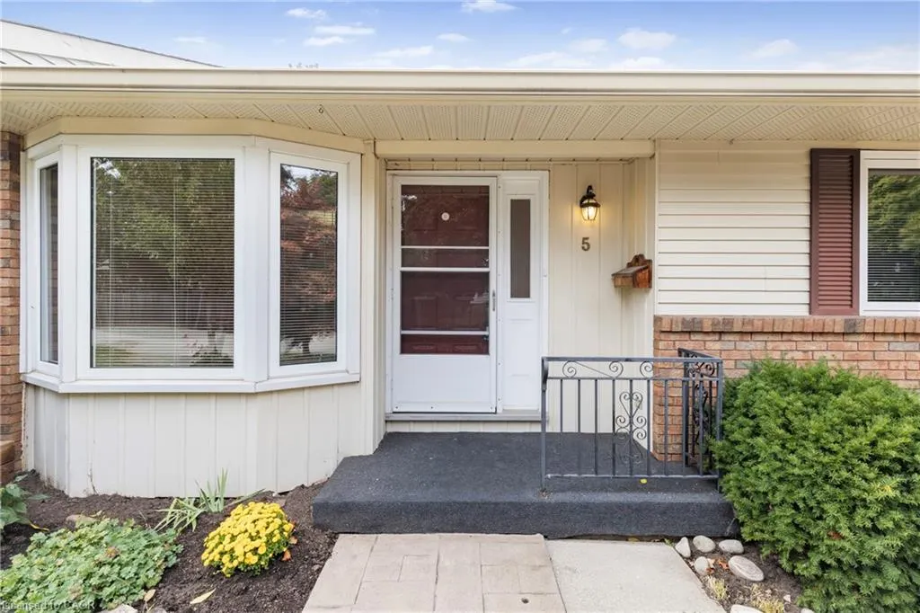 4 Rossmore Avenue, #5