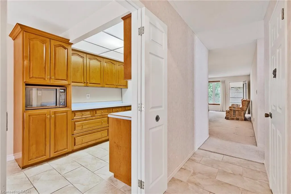 4 Rossmore Avenue, #5