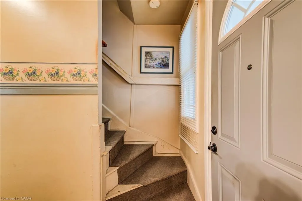 105 Lorne Crescent