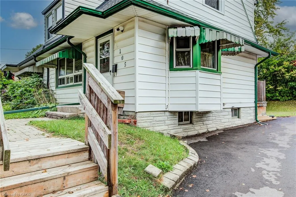 105 Lorne Crescent