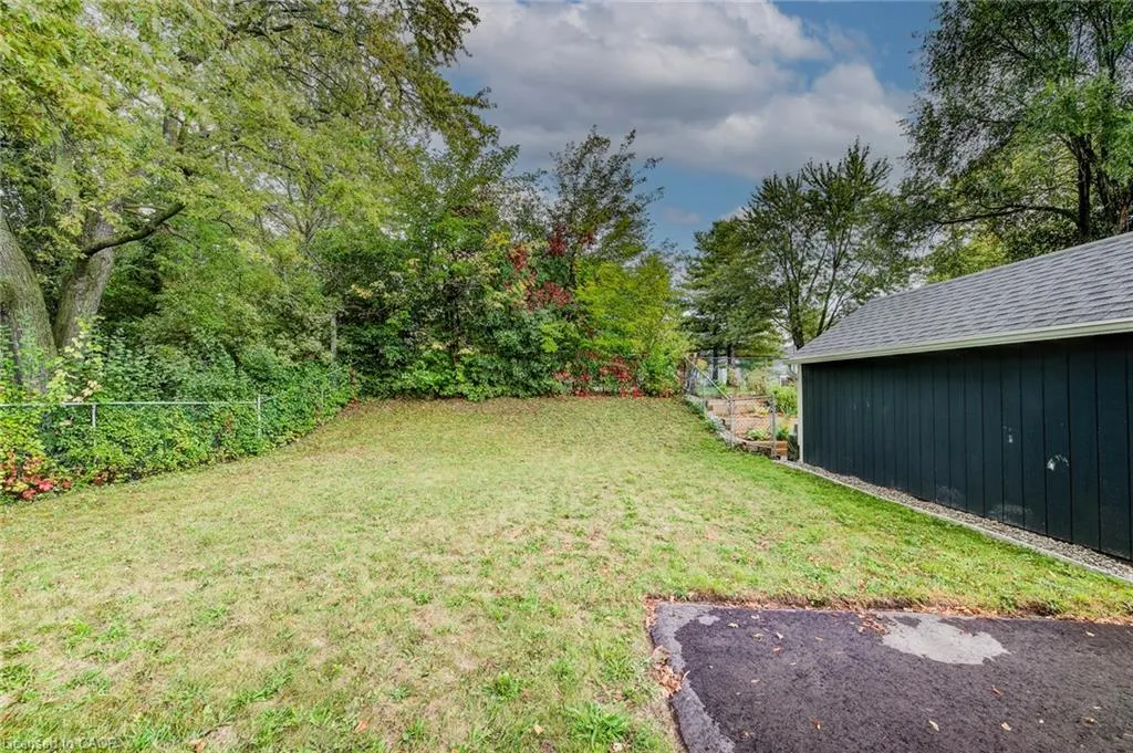 105 Lorne Crescent