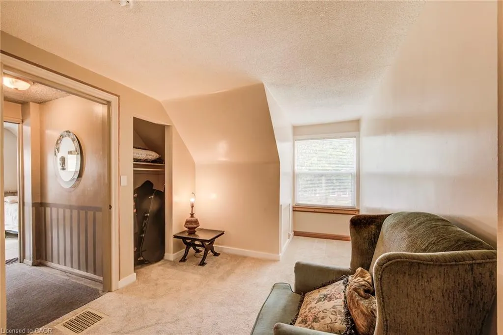 105 Lorne Crescent