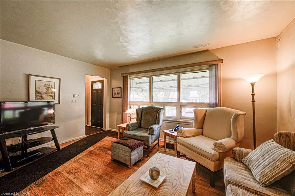 105 Lorne Crescent