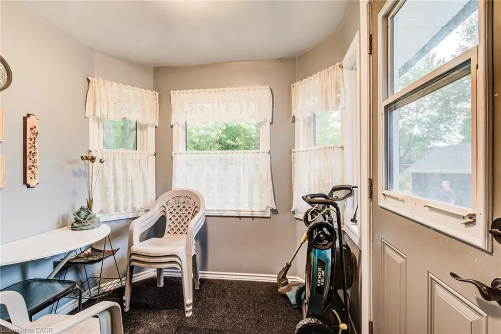 105 Lorne Crescent
