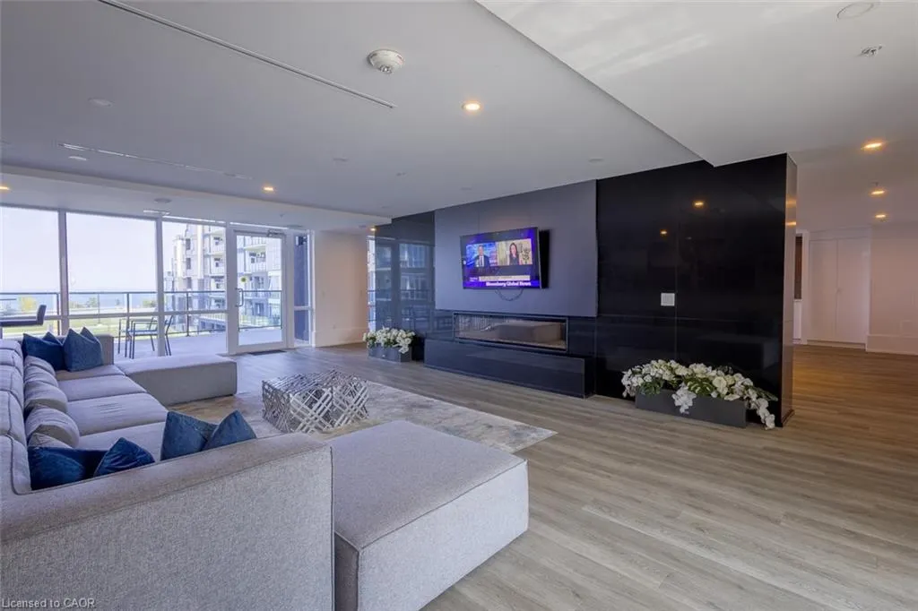 16 Concord Place, #627