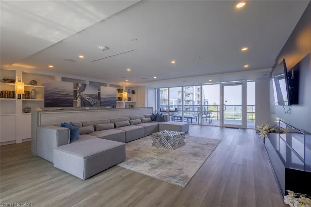 16 Concord Place, #627