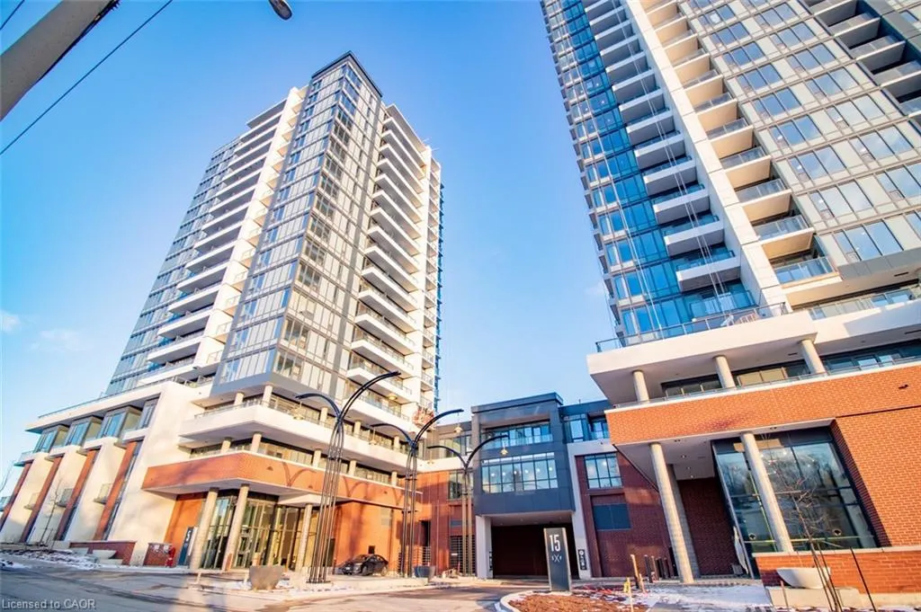 15 Wellington Street S, #208