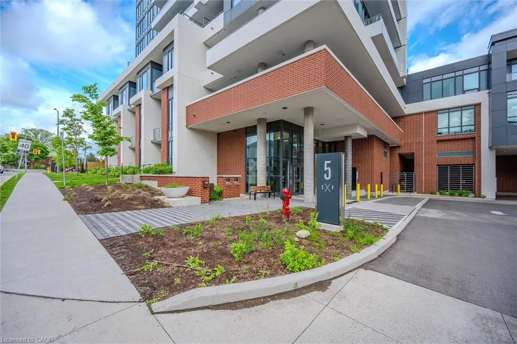 5 Wellington Street S, #209