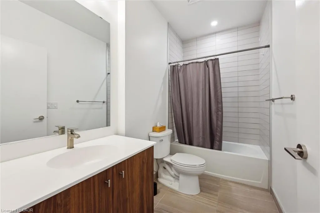 5 Wellington Street S, #209