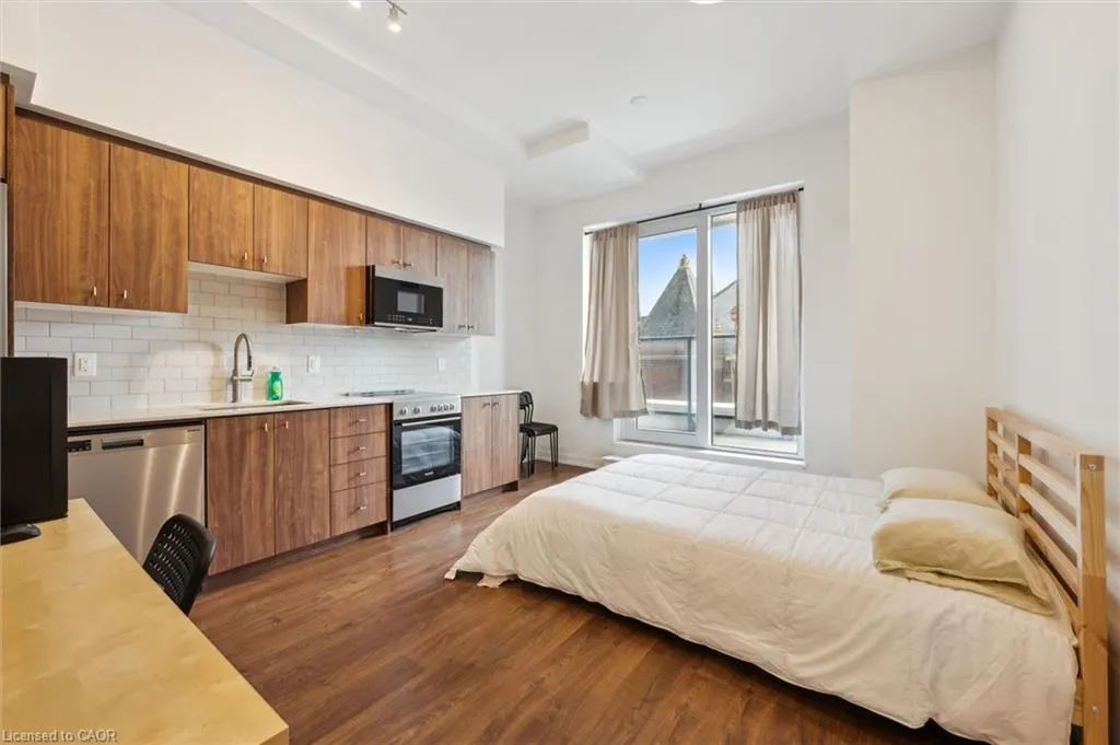 5 Wellington Street S, #209