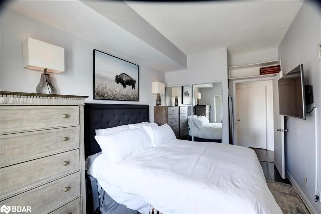 600 Queens Quay W, #633