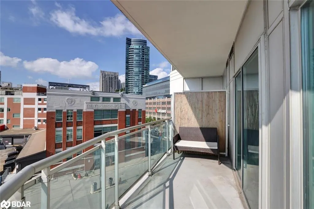 600 Queens Quay W, #633