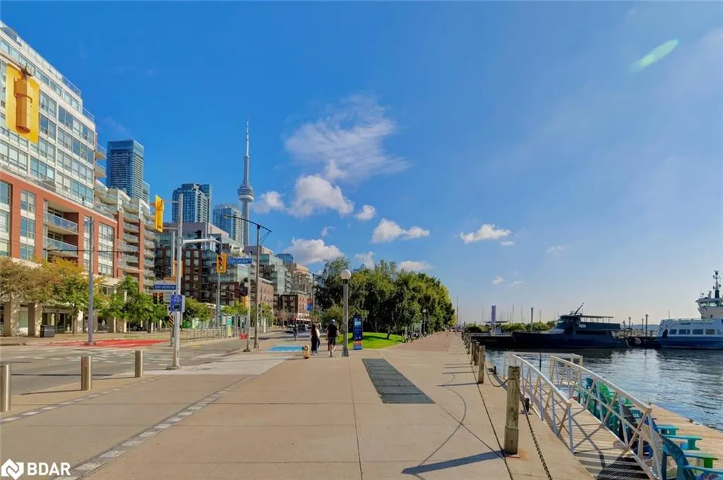 600 Queens Quay W, #633