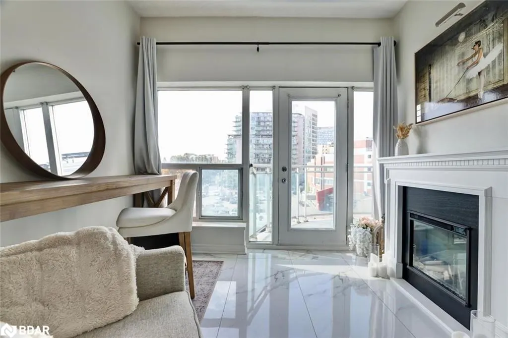 600 Queens Quay W, #633