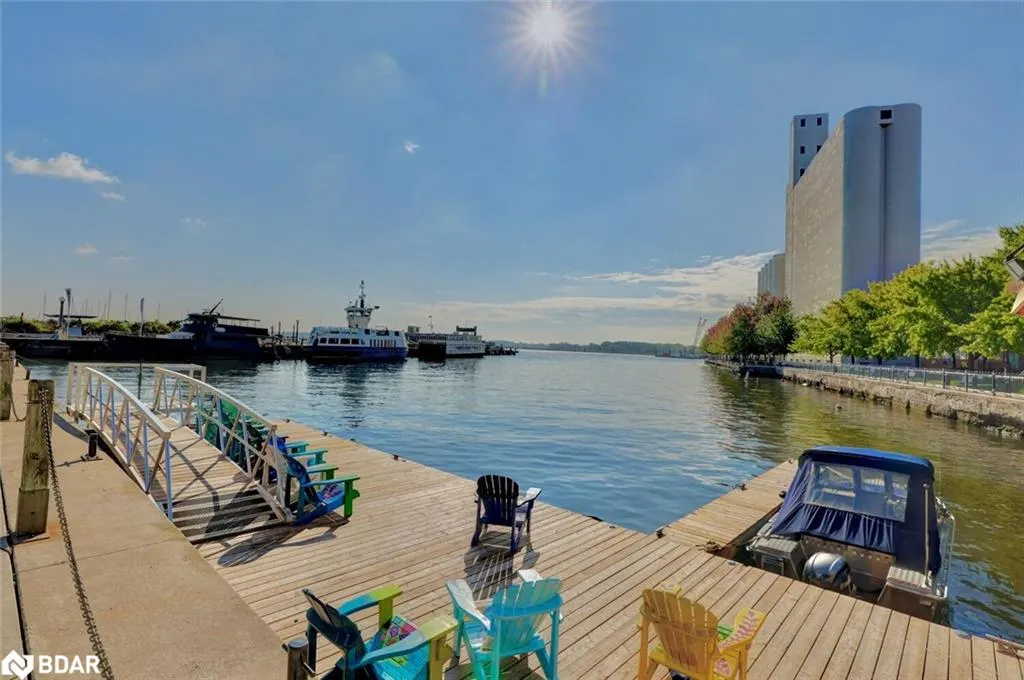 600 Queens Quay W, #633